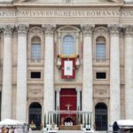 As Canonizações de Francisco carecem de força